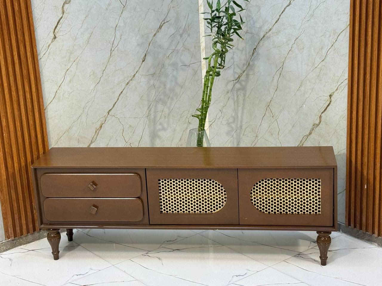 ميز بلازما خشب زان
قياس180سم
منشأ تركي 😍🇹🇷 

للحجز والاستفسار يمكنك مراسلتنا على الصفحه الرئيسيه 
وايضا يمكنك لاتصال واتساب او تصال هاتفي 📞📞
رقم الهاتف ***********

توجد خدمه توصيل كافه محافظات العراق 🚛🚛🚛🚛
