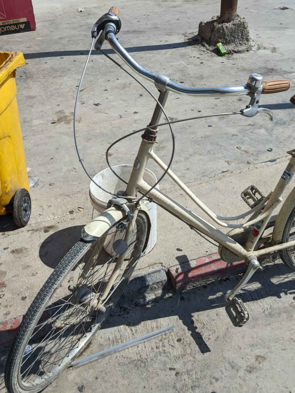 بايسكل للبيع بناتي حجم 27
3نمر خفيف متوسط ثكيل بريكات يشتغلن كلشي مناقصه جديد سعر (80)بي مجال 

تواصل (***********)
