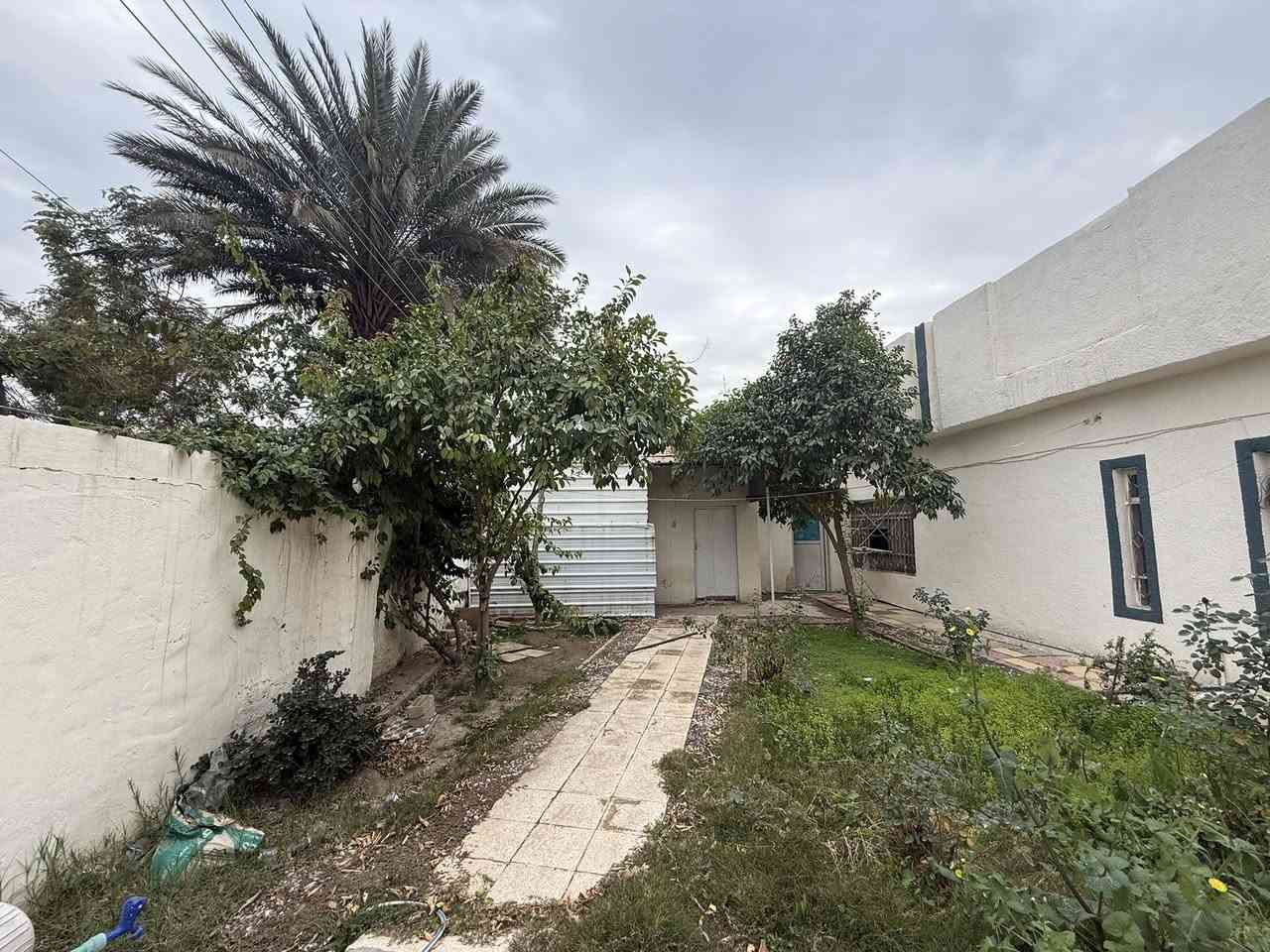 🏡دار للأيجار 🏡.        تجاري    او   سكني
المساحة ::     320 متر 

📍الموقع الدار : ابي غرق حي الشرطه على الشارع العام مباشر 

🚫الطابق الاول :: مطبخ / صاله / هول / غرفة عدد 2 / صحيات داخليه وخارجيه / كراج / حديقه / مخزن 

🚫الطابق الثاني : غرفة 
————————————————-
للاستفسار مراسلة الصفحه 
او الاتصال على الارقام 
 0️⃣7️⃣7️⃣2️⃣6️⃣9️⃣9️⃣8️⃣2️⃣9️⃣2️⃣
                   سيد محمد الحلو 
 0️⃣7️⃣8️⃣1️⃣0️⃣8️⃣4️⃣8️⃣3️⃣0️⃣3️⃣
———————————————— 
                
                     القلم للعقار
📍 عنوان المكتب - ابي غرق - حي الحسين - قرب مشروع الماء
