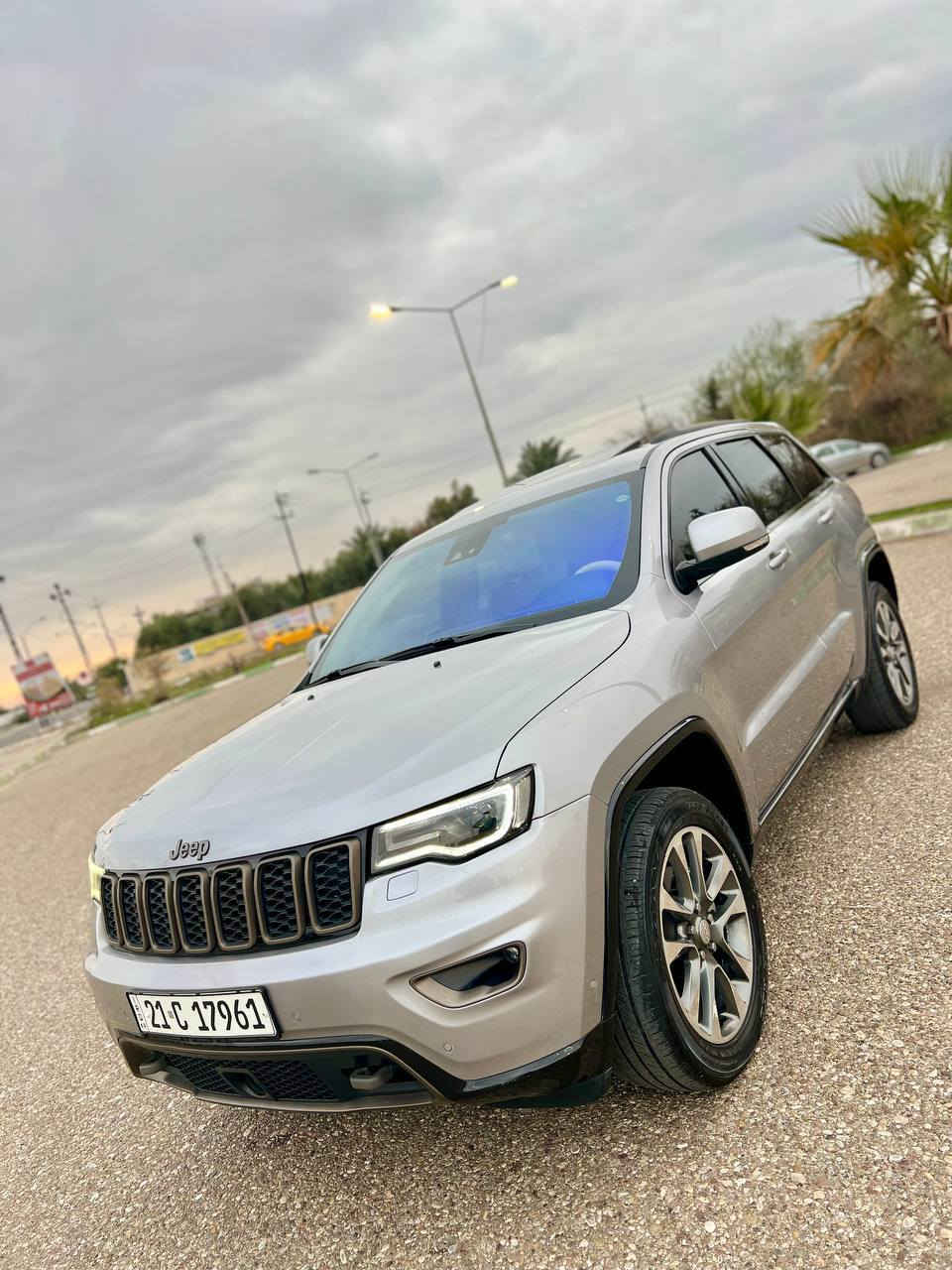 جيب كراند شيروكي اصدار خاص V6 3600
سعر مناسب
اعلى مواصفات بالجيب
كفالة عامة 
موديل ٢٠١٦    4*4  بجم كولد ذهبي بلادي
دبل صالنصة + دبل هوك امامي
مواصفات ١/١
جكات تصعد وتنزل
3 رادارات ( امامية جوه الرقم + جانبية + خلفية )
حساسات امامية خلفية جانبية
CD جنجر بمكان تجوه
بانوراما
شفتات استرين
مانع تصدام + قيادة ذاتية + نظام تتبع + توقف ذاتي - اوتو تشغيل +تحديد مسار
دواخل ٣ الوان ( عسلي+ دشبول اسود مع ذهبي ) دشبول تطريز خياط
كشنات تبريد + تدفئه 
كشنات خلفية تدفئه
كشنات خزن ميموري
استيرن تدفئه + متحرك كهربائي
مودات قيادة +نظام سبورت
مراية متحرك ويه R + شفط
زينون متحرك 
صندوق شفط + دمام بالصندوق
جام امامي حساس يشتغل اوتو ويه المطر
نظام صوتي بوز
تخم تاير جديد
كير محرك بشرط
سنوية رقم هزه جديده سليمانية باسمي
مكانه كركوك 
سعر ٢٢٧ بيها مجال بسيط
***********
