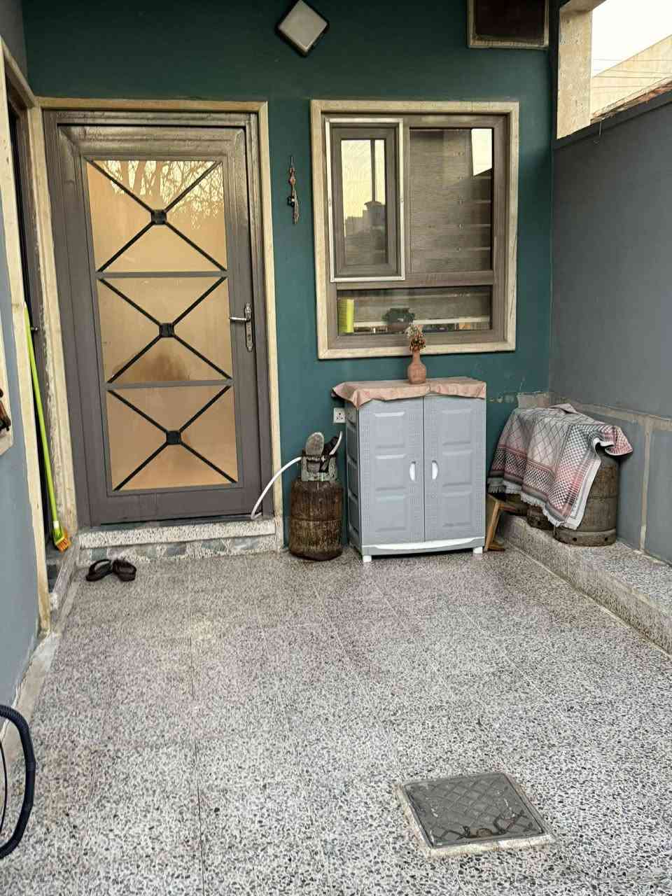 للبيع 🔲
بيت للبيع في حي السكر

مساحة: ١٠٠م

واجها: البيت ركن

بناء البيت :نضيف درجه اولى

(سند طابو الزهور) شرط التحويل 

محتويات البيت :

الطابق الأول'
غرفه نوم وصاله ومطبخ وصحيات وكراج وستقبال

الطابق الثاني' 

غرفتين نوم ومشتملات

للإستفسار الاتصال على الارقام التاليه
 *********** 📞
***********📞

اوقات العمل من الساعه 10صباحا الئ 7 مساء
كل ايام الاسبوع

ملاحظة :عندك عقار للبيع او الإيجار راسل الصفحه احنا بالخدمه
