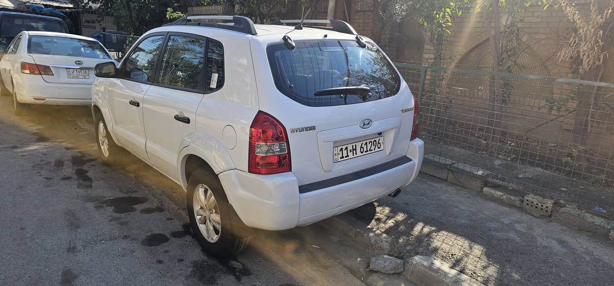 السلام عليكم
توسان موديل 2010
 خليجي مكفوله من الصبغ
بيها بارد ب الجاملغ
ماشيه 103
كير مكينه بلاد تايرات تخم
السعر 133
مكاني بغداد شارع فلسطين الرقم ***********
