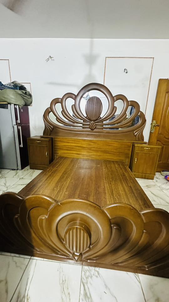 غرفه مستعمله بحاله نضيفه جدا
السعر 250 وبيهة مجال 
ملاحظه:بدون كنتور فقط الي واضح عصوره 
الرقم:***********
المكان بغداد الحريه
