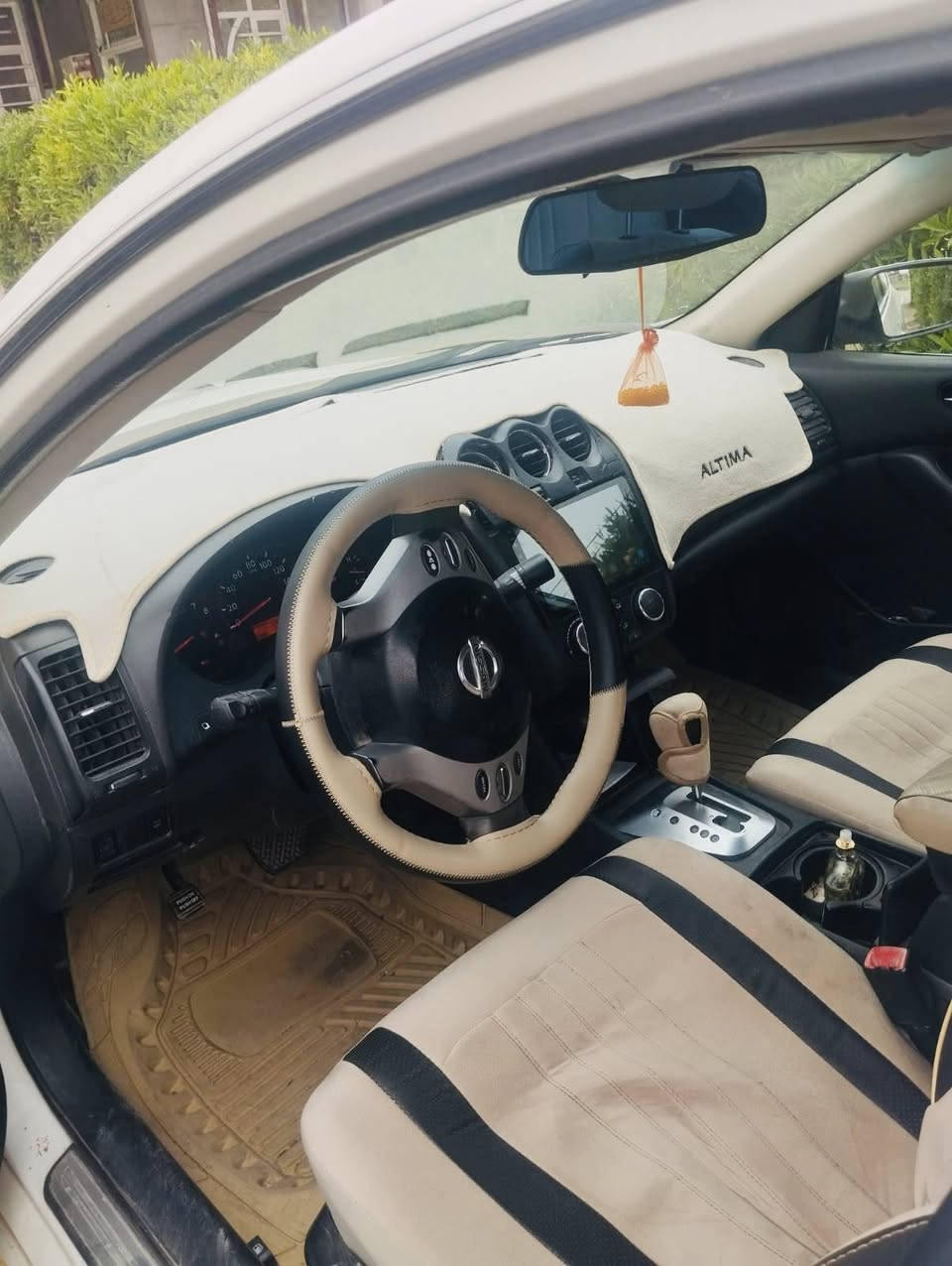 #مكلف_بـــنشــر 

السلام عليكم  نيسان اليتما 2008 

دقم ديالــى  سنويه ل27 

مكينه وكير مكفولات  6سلندر 

مصبوغه عام لجماليه 

تبديل 3قطع  

تبريد شغال  تحكم استيرن 
 
المكان ديالــى المقداديـــه

السعر 75 وبيها مجال قليل 

***********صاحب السياره
