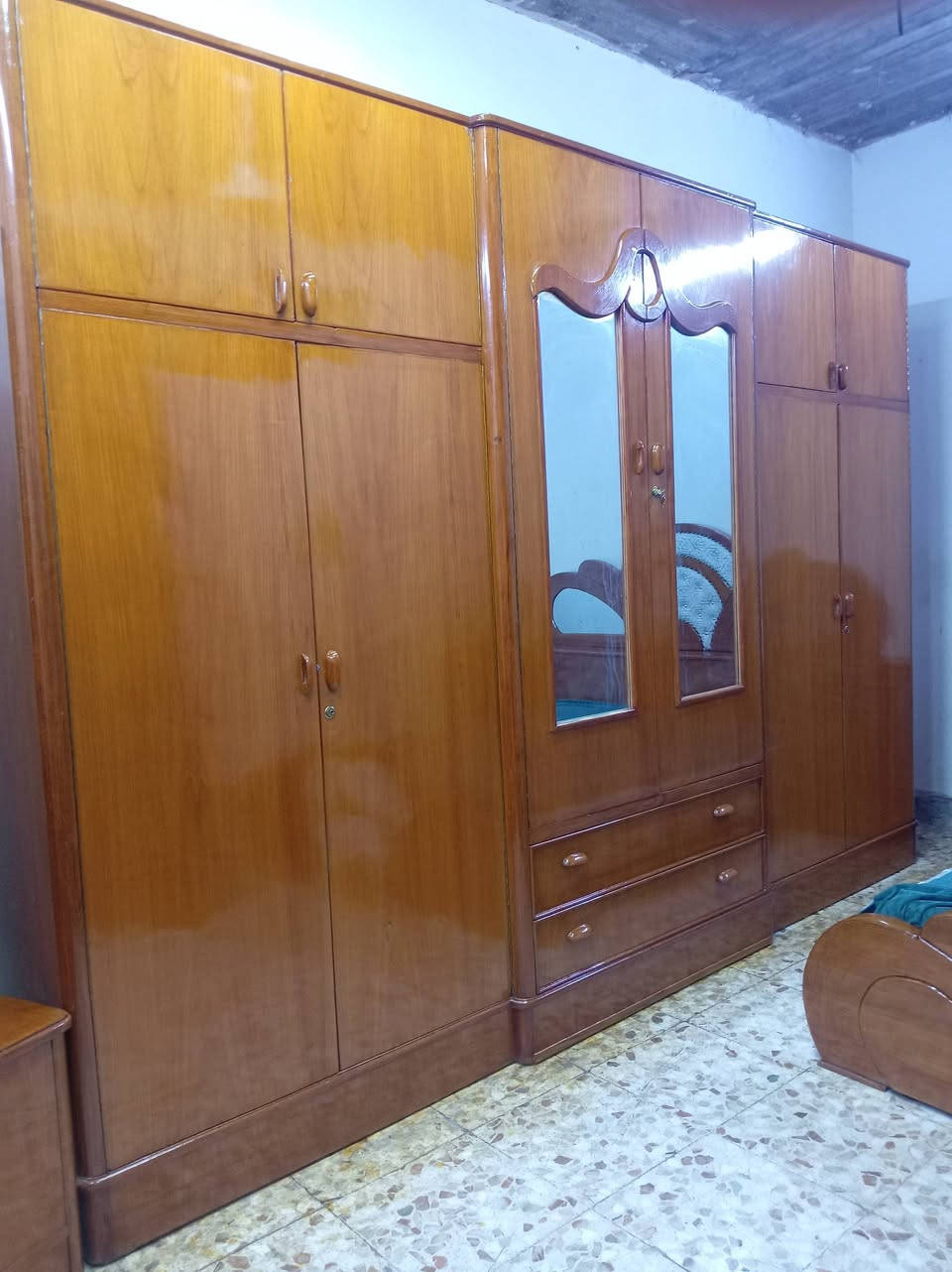 مكلف بلنشر غرفه تسكام نجاره صاج درجه أولى 850 وبيه مجال مكانه حله للإستفسار الاتصال بلرقم***********
