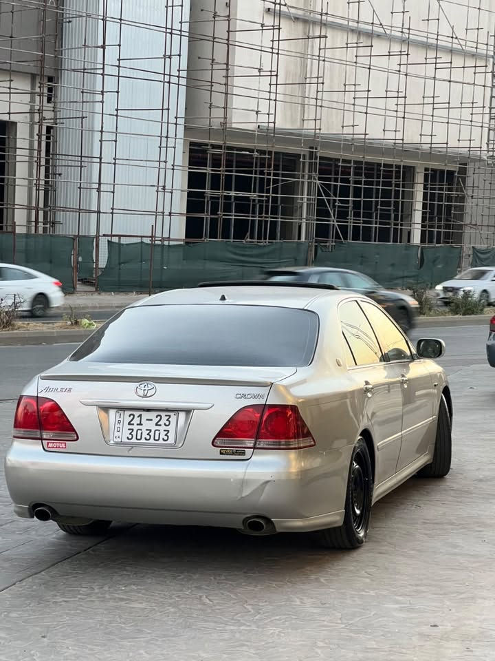 سڵاوو هاوڕێیان
شاهینە ١٨٢ ڕەنگی سلڤەر 
 بێ دووکەڵ  ٢٠٠٥  کۆدی بۆ کراوە 
 بیلاد سپۆرت  بێ بۆیاخ  ئێرە و ئەوروپا
٣ دوگمە  سڵایت بەس موووسس 
 ٦ سیدی بۆکس شاشەو کامێرا تەحدید سورعە
لایتی لۆک عەتەری مارسیدس سوکان کارەبایی 
گێڕ و مەکینە و تەبریت و کارەبای  بەشەرت
هایدرۆلیک و ڕۆنی گێڕ و مەکینەی گۆڕاوە 
تایەی تازەیە وویلی عادی ١٧ ی تۆیۆتای لەژێرە
کامل مەسروفە  بێ کێشەیە 
نرخی ٦٦ گەڵا و مەجالی تیایە 
***********
شوێن سلیمانی

