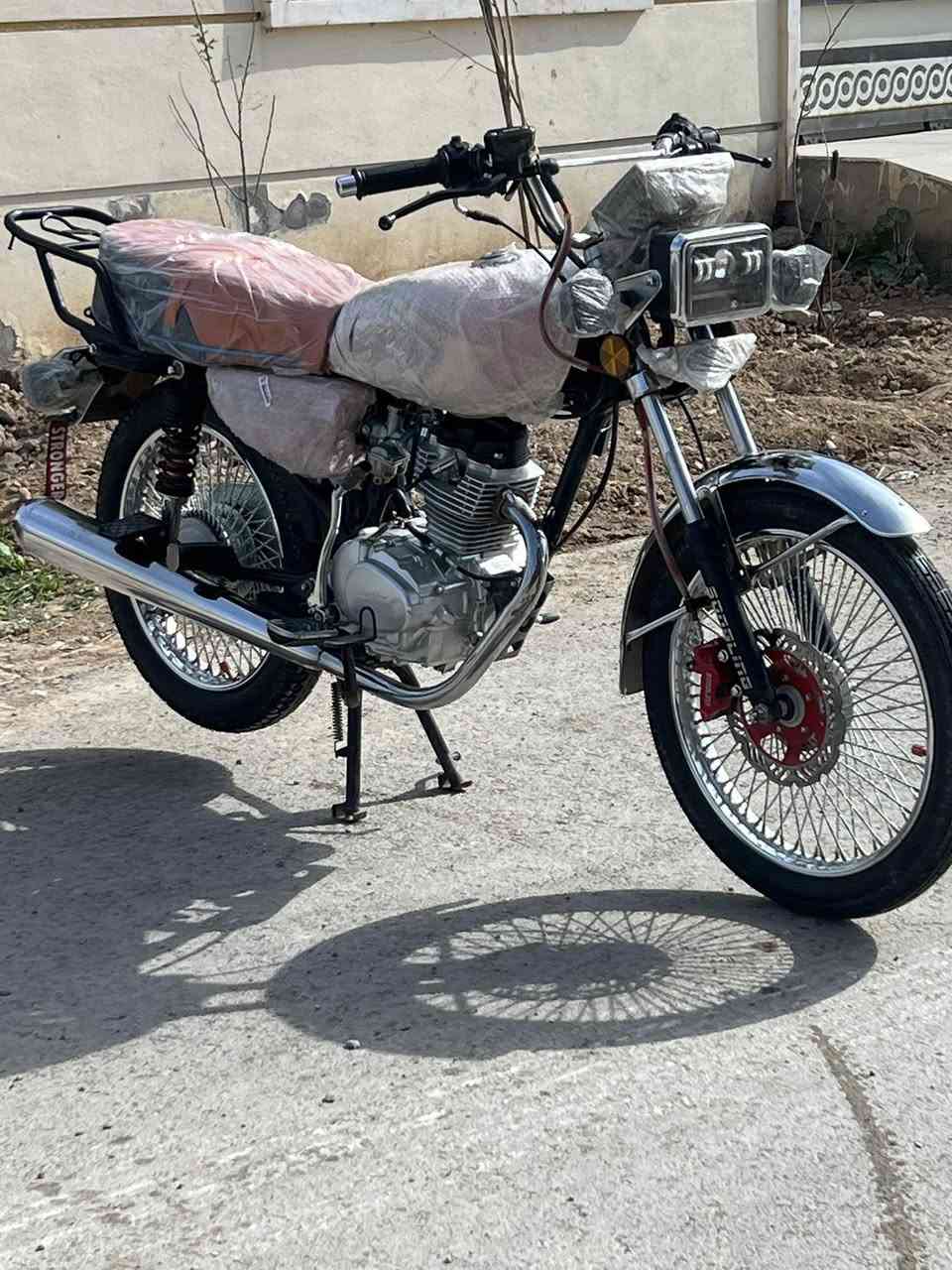 السلام عليكم دراجة لبيع تايكر موديل ٢٦ أخت الزيرو اول تبديله مال دهن صارلها شهر بس من نازلة من المعرض ابوحمرة بيها نقص البك لايت الخلفي فقط وباقي شغال السعر ٧٣٠ بي مجال مكاني تقاطع القدس ***********
