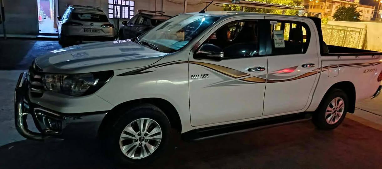 سلام عليكم بي كم موديل 17السياره كفاله عامه ماشيه 55 ،, سعودي السعر237بي مجال قليل ***********،.  ***********
