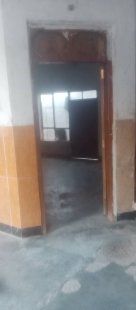 سلام عليكم بيت للبيع بحي تأميم             طابو صرف تحويل مباشر مساحه البيت 285متر يحتوي على غرفتين وصاله وستقبال حمام داخلي البيت كلش جبير 
سعر 120 وبي مجال يرهم يجار 
***********
