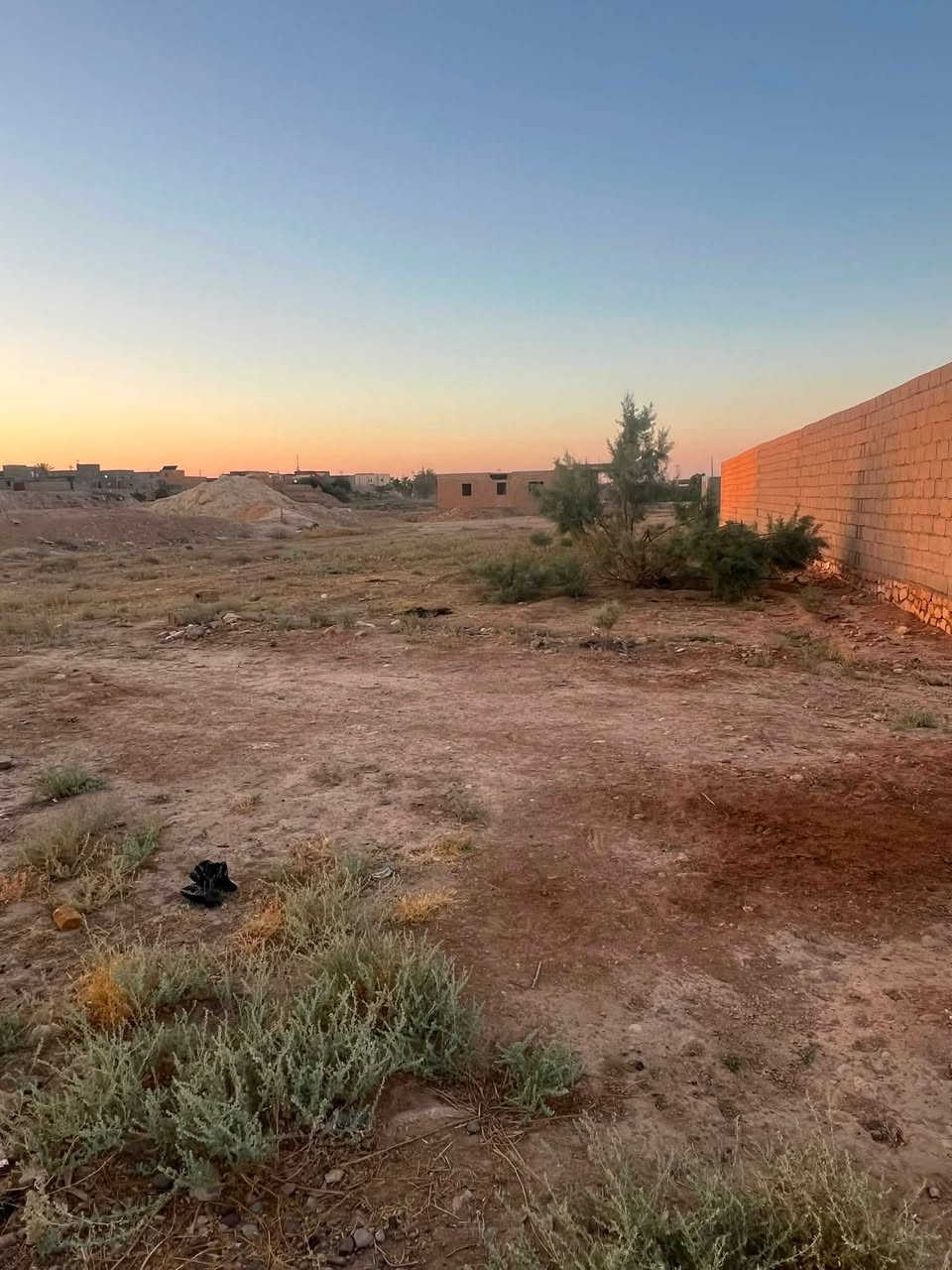 قطعه ارض للبيع في حي الأمين مساحه 320 متر صايره ركن بضهر مركز الصحي بصف جامع الحضره السعر واستفسار اتصل ع رقم ***********
