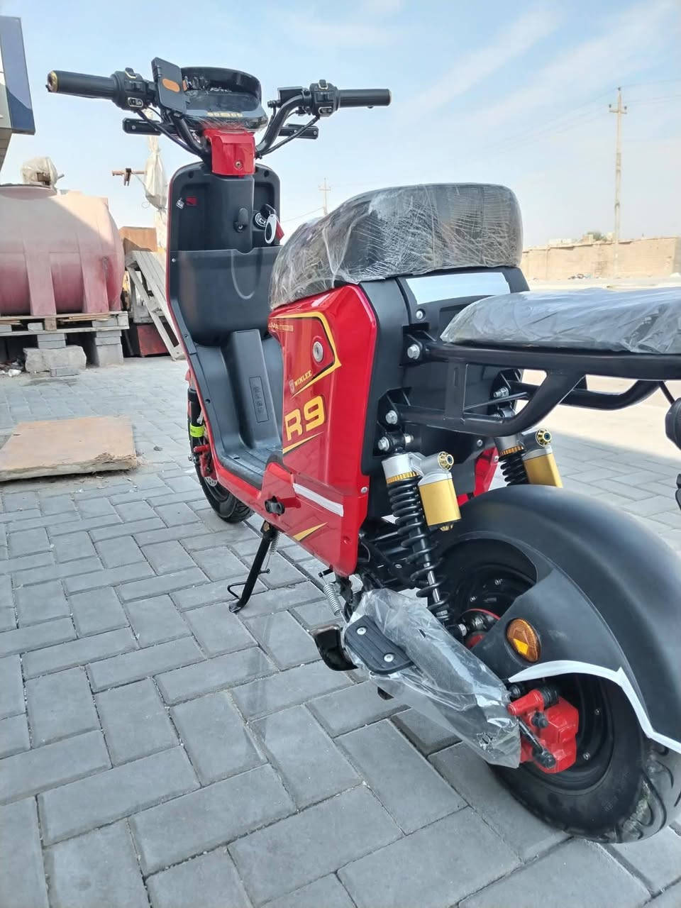 🚀 R9 موديل 2026: ملكة الشحن والقوة ! 🚀              425. !!!
الجيل الجديد من R9 يجمع بين الفخامة والتحمل.. صُممت لتكون رفيقك الأقوى في كل مشوار!

✨ أبرز مميزات R9 الجديدة:

💪 عزم خارق: محرك مطور لصعود المرتفعات بكل سهولة.

🏗️ هيكل فولاذي: (شاصي مدبل) يتحمل حمولة لغاية 200 كغم.

🛡️ أمان تام: مكابح ديسك أمامية وخلفية لاستجابة فورية.

☁️ راحة ملكية: مساعدات هيدروليكية لامتصاص أقوى الصدمات.

🛠️ مواصفات تقنية سريعة:

⚡ السرعة: انطلاق يصل إلى 80 كم/ساعة.

🖥️ الشاشة: لوحة ديجيتال LCD ذكية لمتابعة الشحن والسرعة.

💡 الإضاءة: منظومة LED قوية لرؤية ليلية واضحة.

🔘 الإضافات: نظام بصمة، تشغيل عن بعد، ومنبه ضد السرقة.

💰 السعر: [425 دينار عراقي وقابل للتفاوض ] 📍 📞 للحجز والاستفسار: [***********] للمزيد م̷ـــِْن المعلومات وأتساب مو شراي لاتجي ✅
