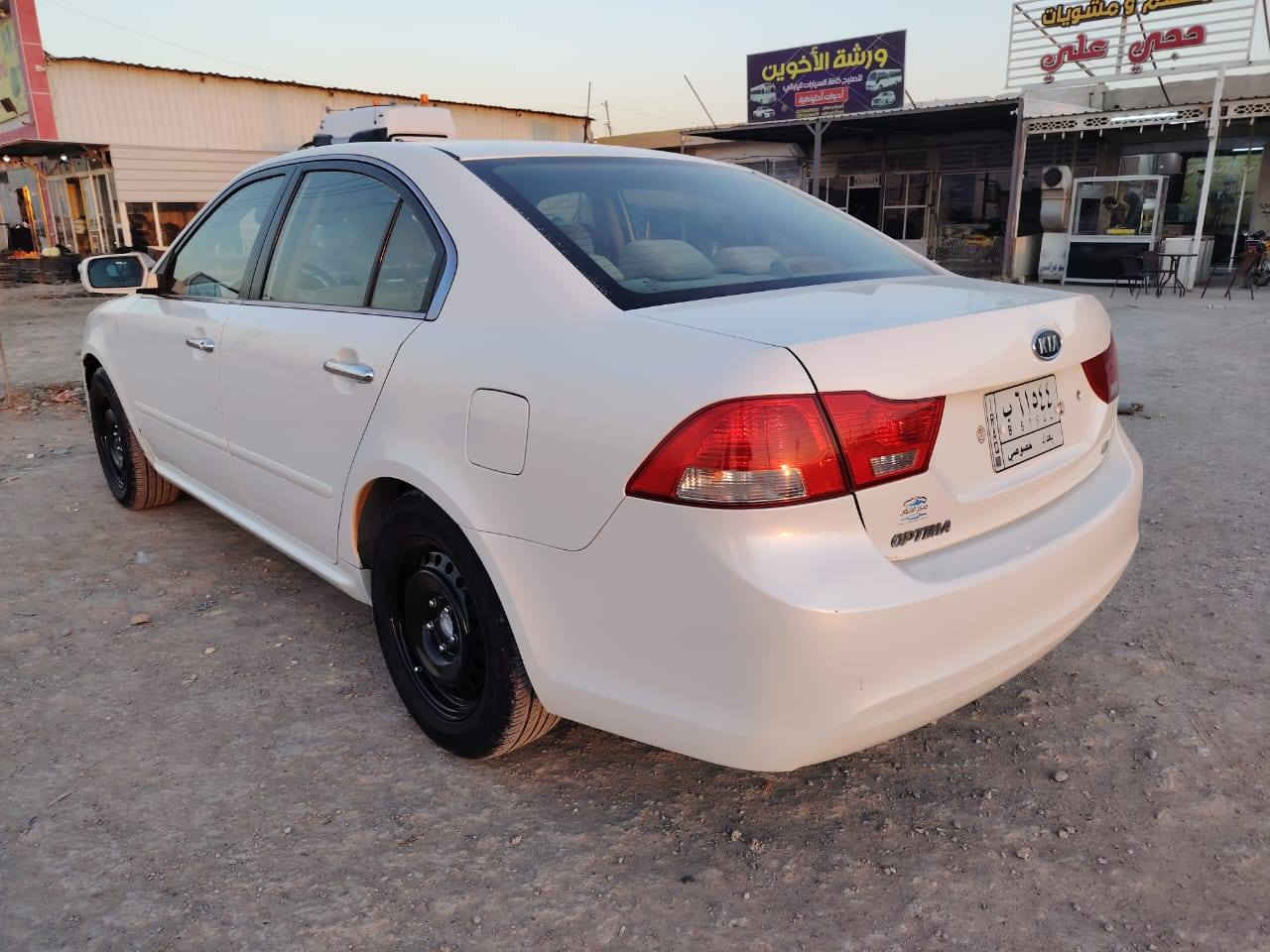 السلام عليكم أحبتي كيا اوبتما ٢٠٠٩ بيهه قطعه تبديل وقطعه صبغ الباقي كفاله وجاهزه من كلشي بسمي 118 وبيهه مجال مكاني الكوت***********
