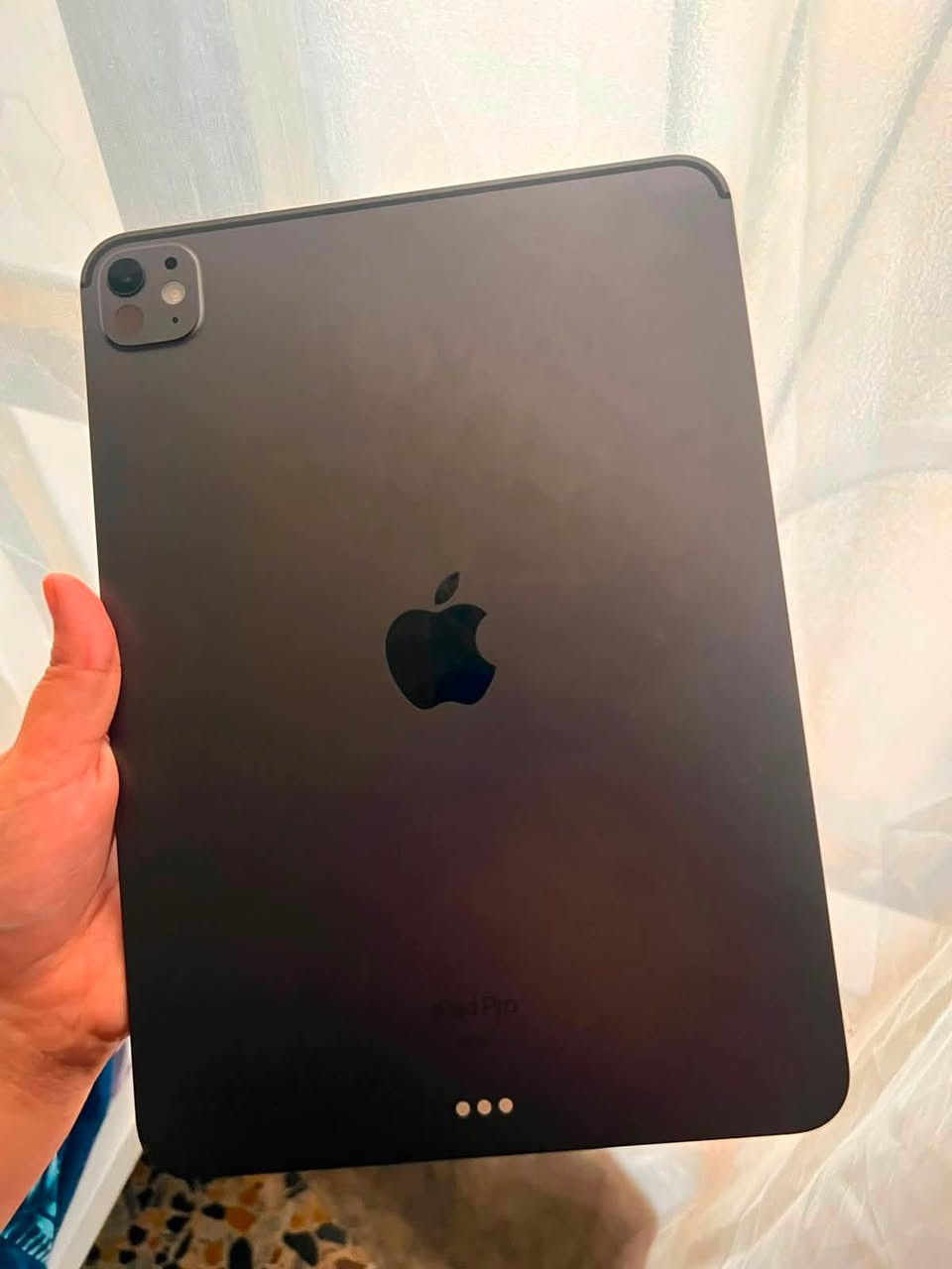 🔥 للبيع iPad Pro M4 11” 256GB – حالة الوكالة 🔥

📱 الموديل: iPad Pro M4 (11 إنج)
💾 السعة: 256GB
🎨 اللون: (اكتب اللون)
✅ الحالة: نظيف جدًا، بدون أي خدش أو كسر، استخدام خفيف.
🔋 صحة البطارية: 92%
🛡️ الضمان: داخل ضمان Apple الرسمي.
📦 الملحقات: الكارتون الأصلي + الشاحن الأصلي كاملين.
⚙️ الأداء: الجهاز يعمل 100% بدون أي مشاكل أو ملاحظات.
🔄 الفحص: مفرمت وجاهز للفحص بأي مكان.

🎮 مناسب للألعاب بأعلى إعدادات، والدراسة، والتصميم، والمونتاج، وأداءه جدًا قوي بفضل معالج Apple M4.

💰 السعر: 1,250,000 دينار عراقي قابل للتفاوض بالمعقول.

📩 للاستفسار أو المراسلة، تواصل خاص.
***********
