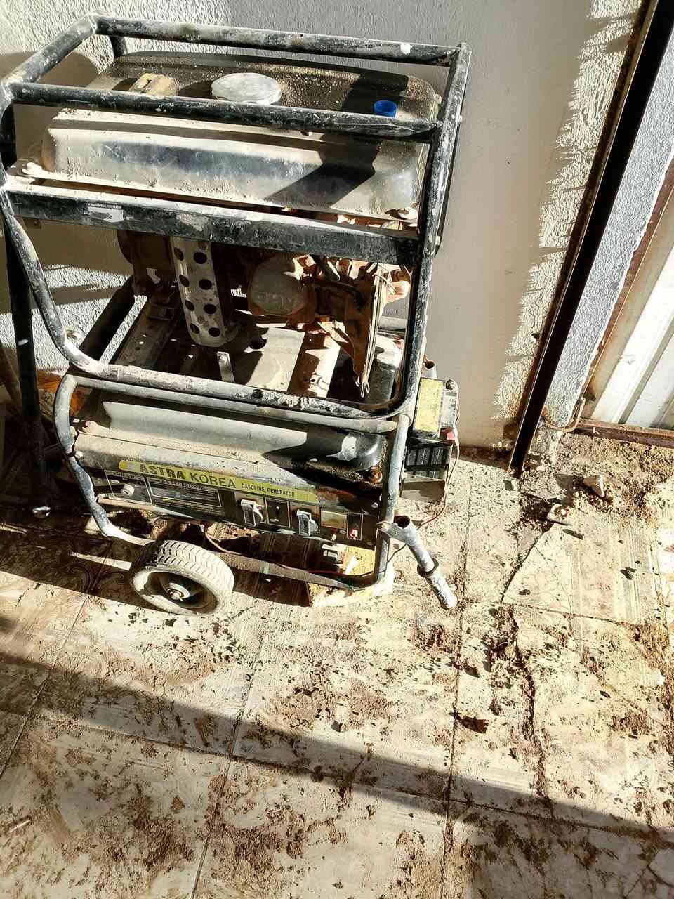 سلام عليكم
دىدرج خشب طول 4 متر ونص 
مولدات 5
سعر 450 وبيه مجال بسيط 
مكاني بابل شارع 80 
رقم ***********
