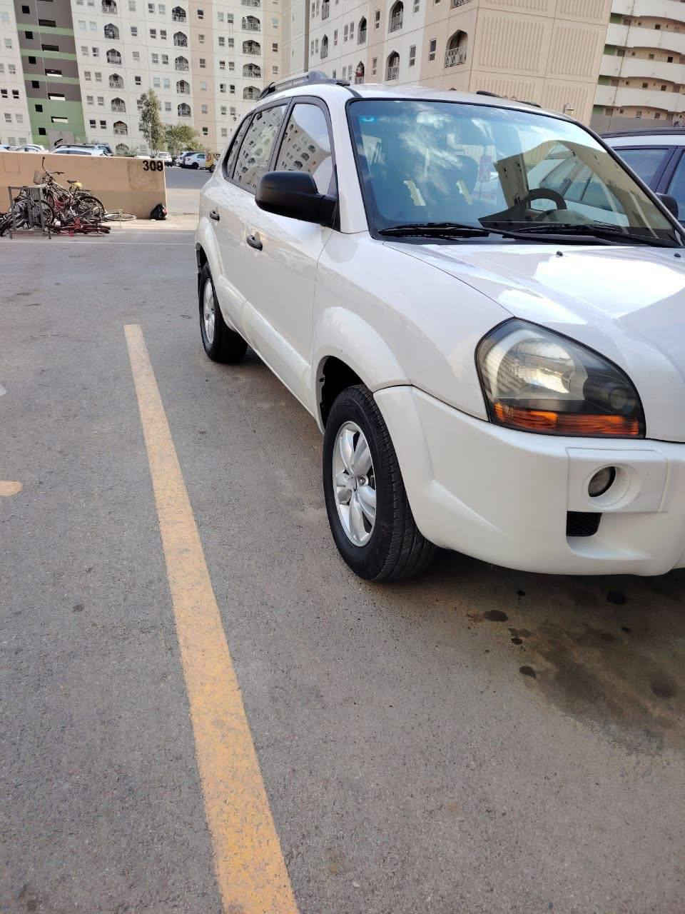 ياالله السلام عليكم 
للجنايه فقط 
توسان 2010
رقم بغداد دولي بأسمي 
محرك 2000
ماشيه 117حقيقي /اذا تعبر ال120دك جرس 
دوخل جديده 
***********
