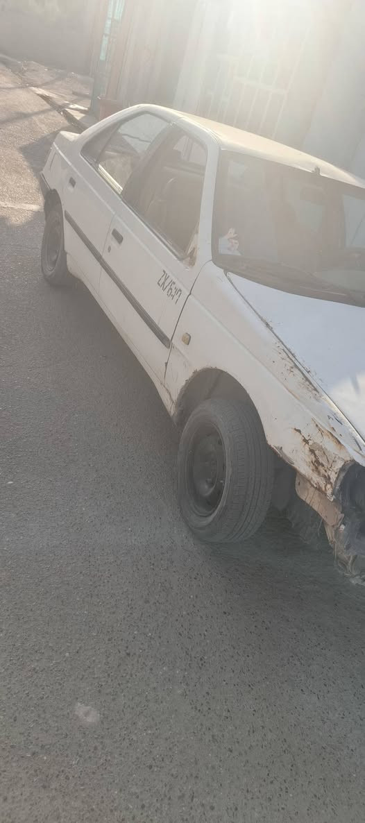 سلام عليكم بيجو للبيع 405 رقم بغداد كير ومكينة وحدادية خير من الله عنواني بغداد حي النصر رقم الهاتف *********** السعر 20بيه مجال موديل
