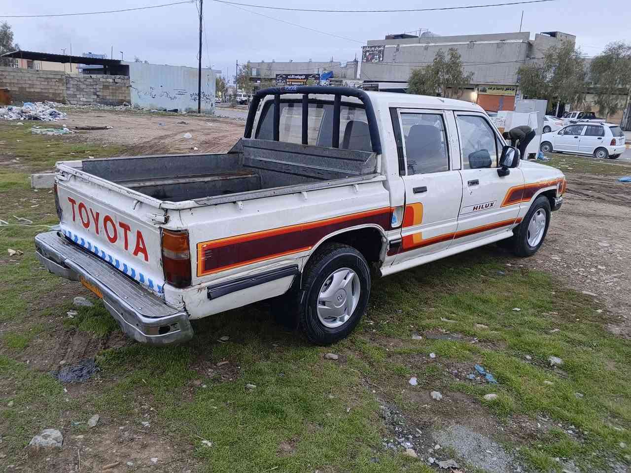 تويتا ياباني اسلي موديل 1988 مه كينه چوارواي پينج گير كراوه به ماگنيت سوكان پاوه ر    ئارمي پلاستيك سليماني به شه رتي ئارموو ئه وه ليات خه رامه براوه بي ده عم بي لي دراو بي خايسات حيزام بوياخه سه قفو شان بوياخ نيه چوار تايه تازه ي له ژيره پاتري تازه كاره باي گه رمي ه‍ه موي مه زبوته مه كينه و گير ئه كسل شانسي به شه رت.سعر .. 26.  گه لا و كه مي مه جال.                         ***********.                   ***********
