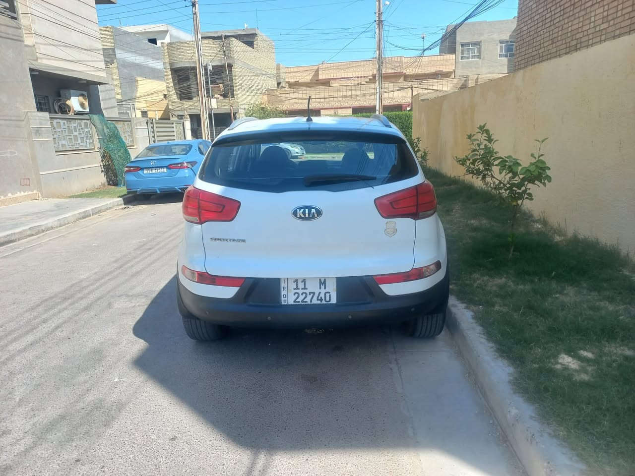 السلام عليكم
كيا سبورتج ٢٠١٥ خليجية 
بيهه ضربه بخشم البنيد بالعراق موضحه بالصور كلش بسيطه 
سيارة نظيفه حيل 
ماشية ٩٦ الف كيلوا 
رقم بغداد تحويل ثاني يوم 

البنيد معدل و غير مصبوغ مخلي فابلون ابيض الربع الاول من بنيد فقط 
باقي سيارة مكفوله كفالة عامة 

المكان بغداد
السعر ١٥٥ ورقه و بيهه مجال 
 
للاستفسار اتصال على الرقم 
‭٠٧٩٠ ٢٤٣ ٩٣٠٧‬
