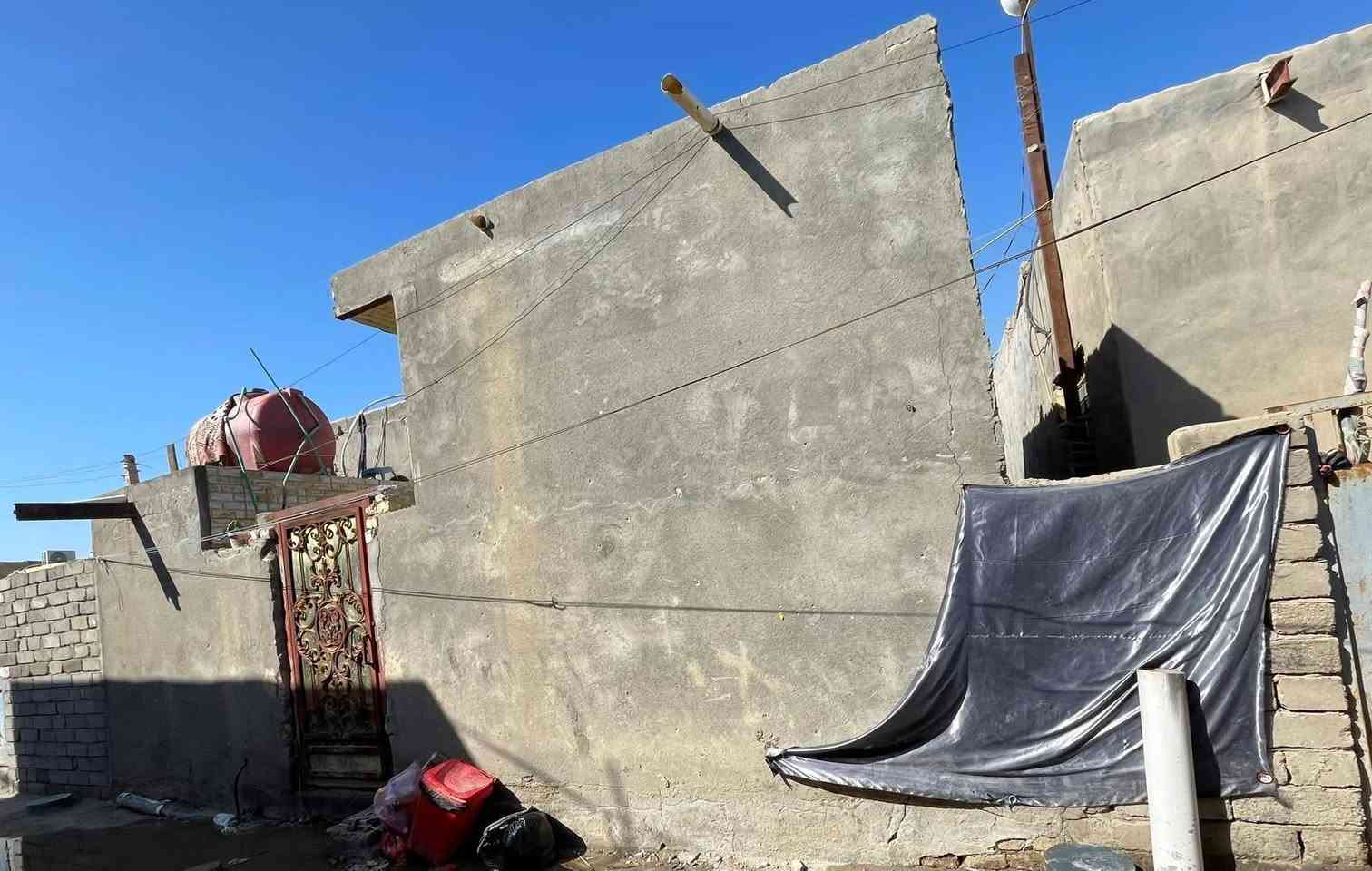 #منزل للبيع طابو

📐 المساحة - ٩٠ متر واقع حال 
                          ٣٠ متر بطابو
               
📍الموقع - حي العباس (الدجين)
تدخل من شارع الدجين المقابيل مدرسة الخندق
أو من شارع القادسية (أسواق رائد)

-البيت نظيف (عالي عن الشارع)
-يتكون من غرفة ومطبخ وصحيات واستقبال
-بناء بلوگ ، عگاده
       
  #السعر - ٣٥ مليون قابل للتفاوض 
          
 للاستفسار اكثر-اتصال او واتساب 
سيد حسين اليعقوبي ***********

#مكتب_السيد_للعقار
📍سوق الشيوخ-شارع السعادة(مجاور مطعم المدينة)📍
