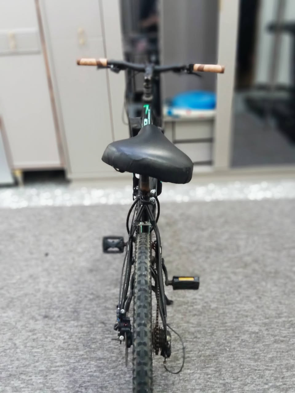 سلام عليكم بايسكل للبيع ياباني البايسكل نضيف حيل ابريك امامي خلفي كير تاير ات جدد صدرامامي شغال حته مطاره بيه البايسكل شوفت عينك السعر 150 الف و بي مجال حك الجيه المكان بغداد طالبيه الستفسار ***********
