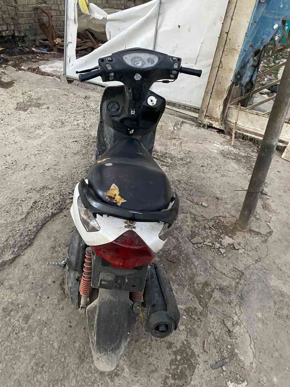 السلام عليكم عندي دراجه للبيع ثعلب 140  دراجه نضيفه وحلوه السعر 500 وبيها مجال مكاني بغداد الغزاليه الرقم ***********
