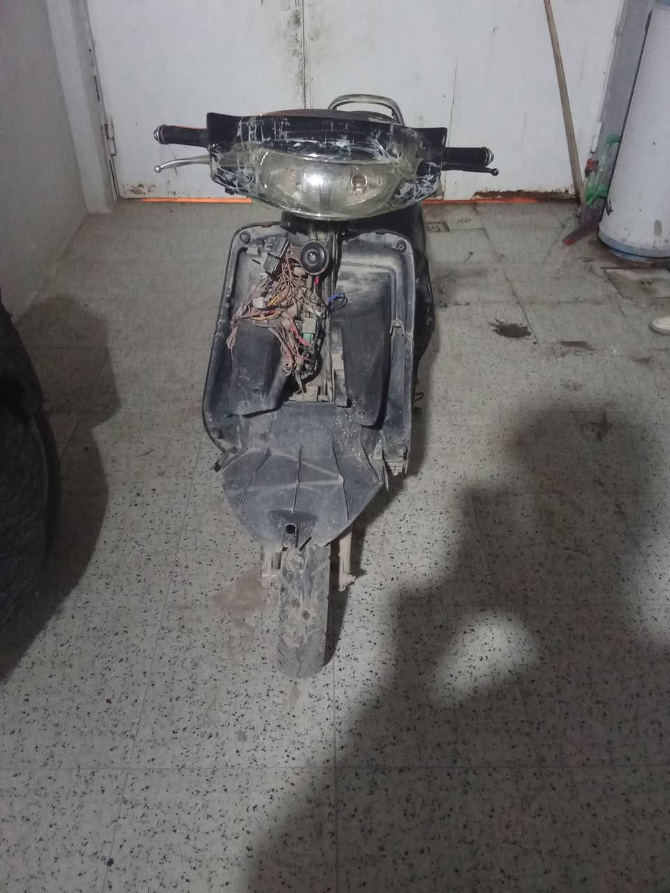 دراجه للبيع دراجه شغاله محرك جديد الله شاهد دراجه كلشي ماعيزه هندر سلف شغال كلشي بيه شغال دراجه صار شهر من اشتريته سعره 400 وبيه مجال حك الجيه العنوان نجف كوفه حي ميسان شارع الجامع رقم موبايل ***********
