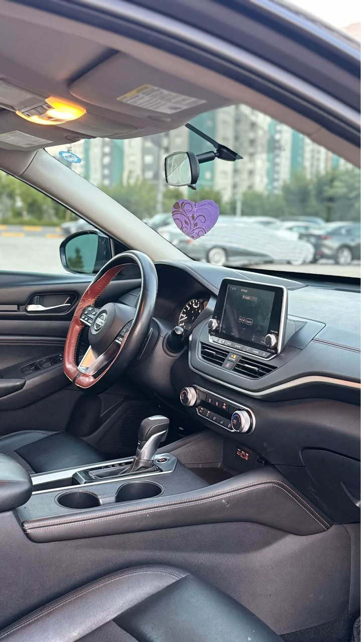 Nissan Altima SR
*********** لە سلێمانیم ڕەقەم شانسی 1N4BL4CV5KC125145
مۆدێلی 2019 مواسەفاتی SR  بە کلین داخل بووە لێرە دوو دەرگای تەنها پەمپ کراوە - سێ ڕادار - کامێرا - خەتی جادە- کروز کۆنتڕۆڵ - شەفتی سەر سوکان-شەغال - لایتی بیلاد زینۆن - دەسکی دەرگا بەسمە - تەحەکوماتی سەر سوکان - ویلی 18 ئینج - گێڕ و مەکینەو کارەبای بەشەرت نرخی 135 گەلاو مەجالێکی کەم السليمانية, العراق
