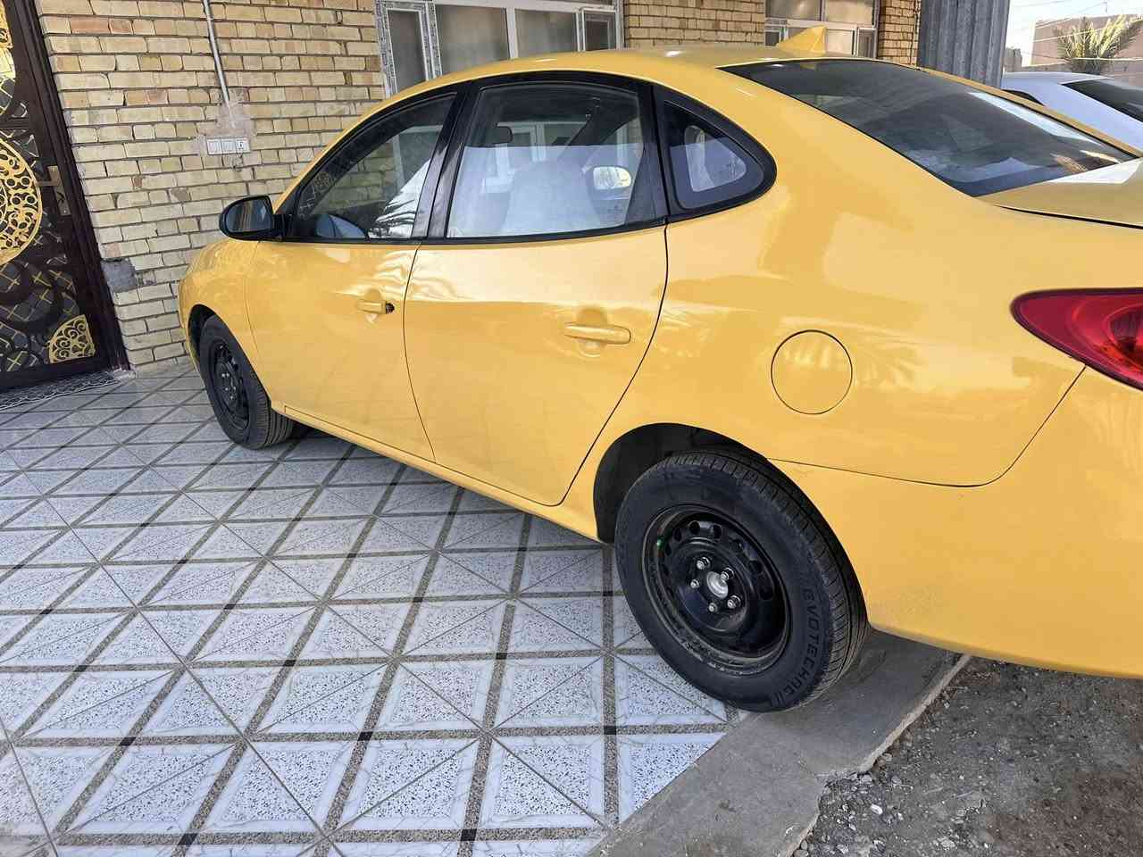 السلام عليكم 
النترا 2009 كفاله عامه عدا 
طخه بسيطه بخشم جاملغ الخلفي
كير محرك كفاله حداديه نظيفه سياره مال جناي
على ايدي دوشمه داخلها حلو سنويه مجدده ب اسمي شخصيا  مكينه 1800 تخم تاير جاهزه للاخير ***********
السعر ب85
