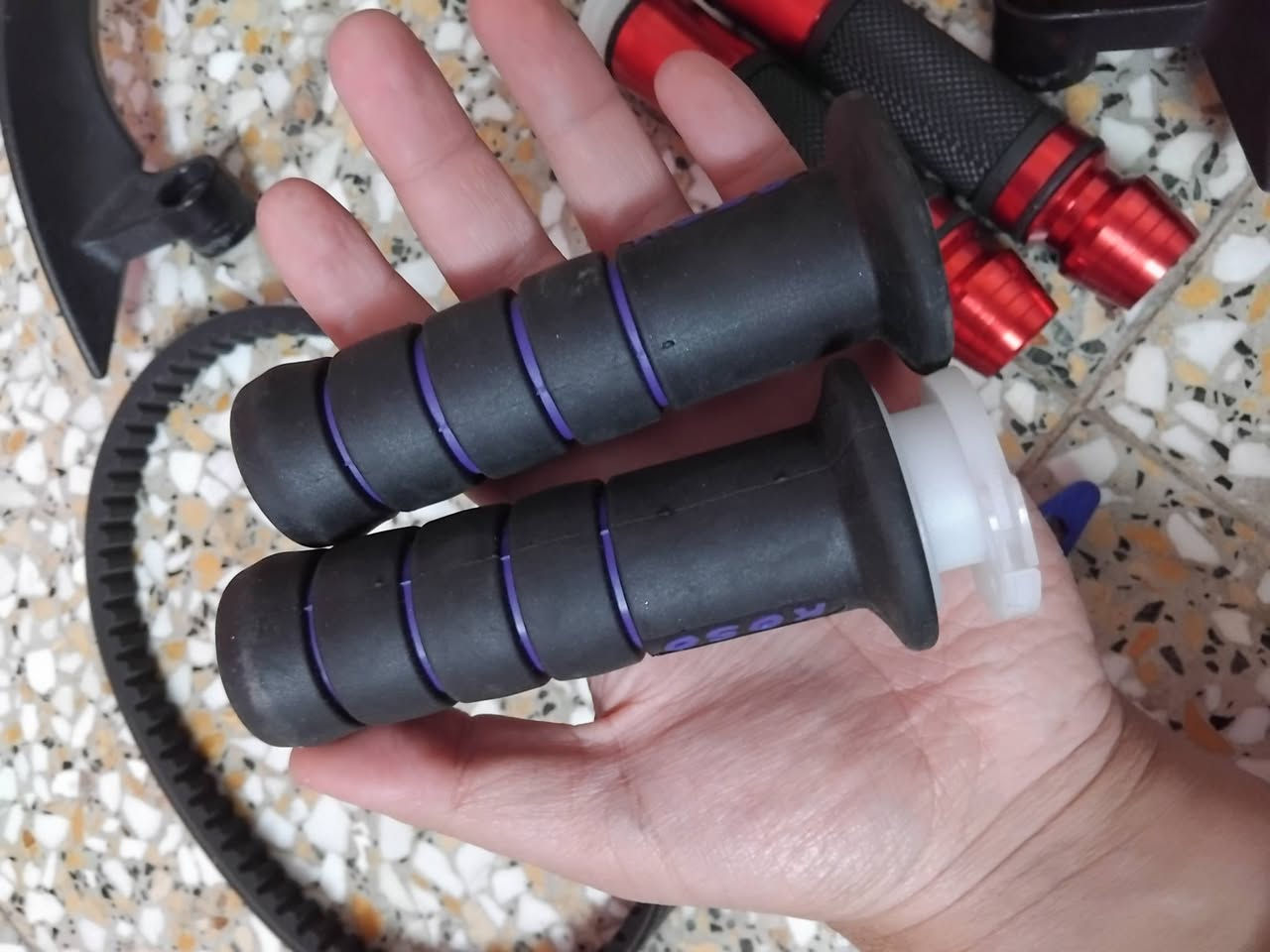 سلام عليكم 
سبايدر رياضي طياري مال ماكس جديد و قايش مال ماكس عدلة اصلي مال رمبه شرط الختم حالته زينه موضح بالصوره و ملقط وايرات هم مال ماكس و يده مع عظمه السكليتر الي لونها احمر اصلي وزن ثقيل خط واحد جديد و الثانيه الكوسو خطين هم جديد شلعتهن ب 30 الف قفل قفل مع التوصيل ماتحصل بهيج سعر ابد
تواصل واتساب ***********
