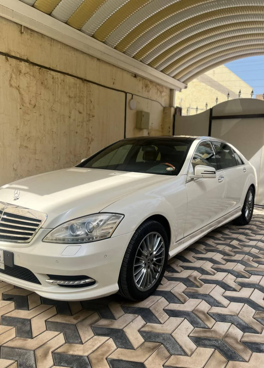 السلام عليكم 
للبيع مارسدس S350
موديل السياره 2013
رقم بغداد ب اسمي شخصياً 
ماشيه 70الف حقيقي 
السياره مكفوله كفاله عامه من الصبغ والتبديل والبارد والخدش والرصعه حته الدعاميات بكفاله حالها حال الزيرو
السياره مضمومه وكل عدتها وياها كتلوكات وهتفونات بعدهن مامستخدمات استخدام ع ايد شخص واحد.
فول موصفات السياره 1/1
مكان السياره (النجف الاشرف) 
رقم مبايلي (***********)
السعر(360)
السياره جديده لحد يقارنها بلمهجومات والدخول الجديد السياره داخله من 2013ولحد الان ع ايد شخص واحد السياره وحيده بحجهما وبنضافتها
