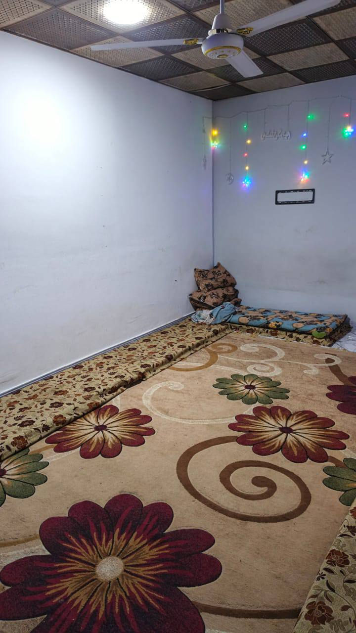 بيت ١٠٠م مربعة البراكية شارع المطار القديم قرب مدرسة الجنائن قريب على الشارع البيت بناء بلوك أساس صب سقف عكادة يحتوي على ثنين حمامات و٢ مشكوفة وصالة وغرفة واستقبال ومطبخ وطارمة البيت صابغينة جديد قبل فترة سعر 28 وبي مجال للشراي طابو زراعي سند 25 هذا رقمي *********** النجف, العراق
