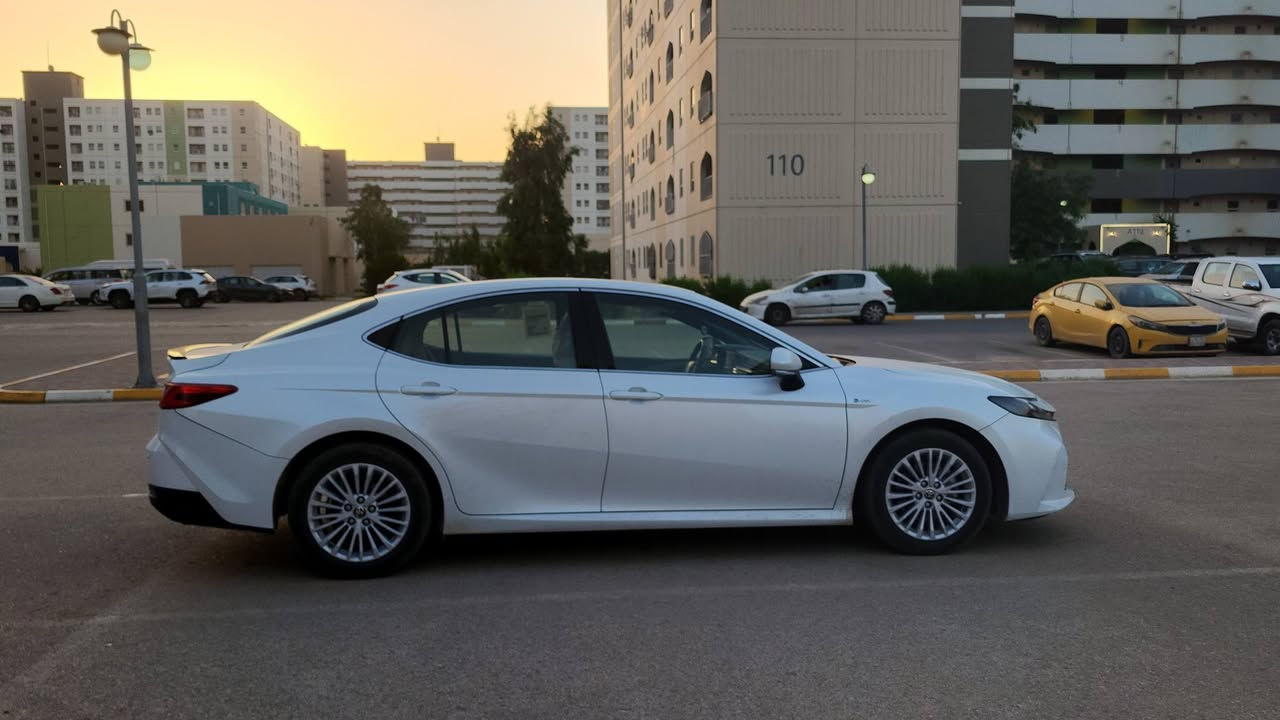 سلام عليكم 
كامري مديل 2025 خليجي 
وكالة عبد الطيف ماشية 11 الف 
السيارة بيها حادث جاملغ خلفي وجنطة  مصلحة 
السيارة فول مواصفات ما بيها اي نقص 
خير من الله 
سعر السيارة 240$وبيهة مجال
للاستفسار أكثر هاذا رقم صاحب السيارة انه مكلف بنشر
***********
