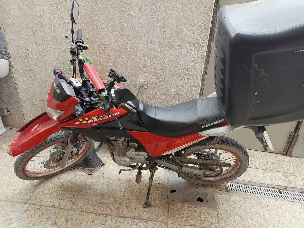 سلام عليكم دراجه قفاز للبيع او مراوس حسب القناعه مديل 22طالعه بل 25رقم اربيل بسم الشركه مكينه 150كير كاوسكي 
دراجه مكفوله مكاني بغداد الشعب ***********واتساب ***********
