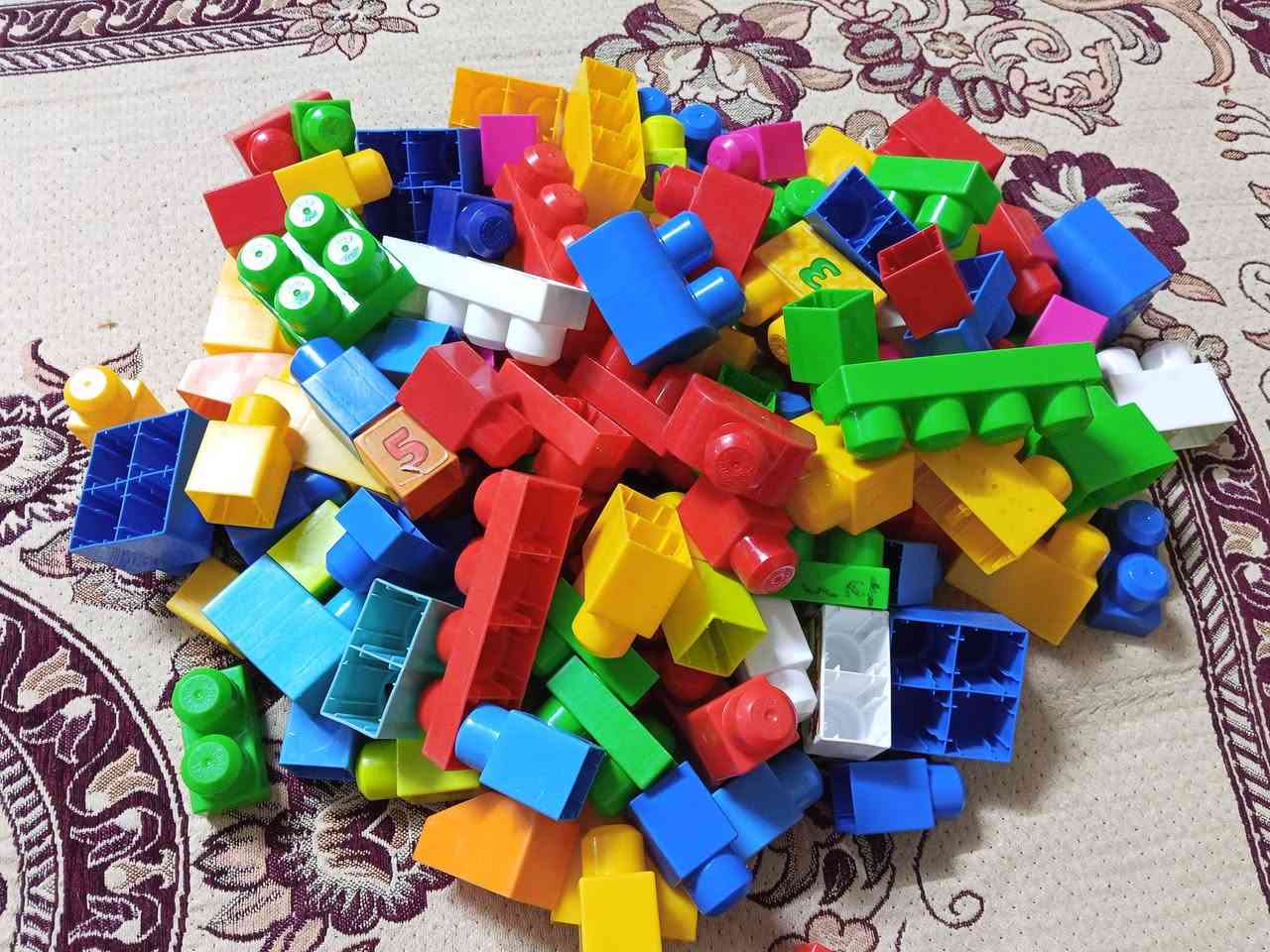 مجموعة مكعبات حجم كبير 
العدد ١٢٢ قطعه 
السعر ١٥ الف
يتوفر توصيل بغداد والمحافظات


**إذا كنت صاحب هذا الإعلان وتريد حذفه لأي سبب، رجاءا أرسل رسالة إلى الدعم الفني**