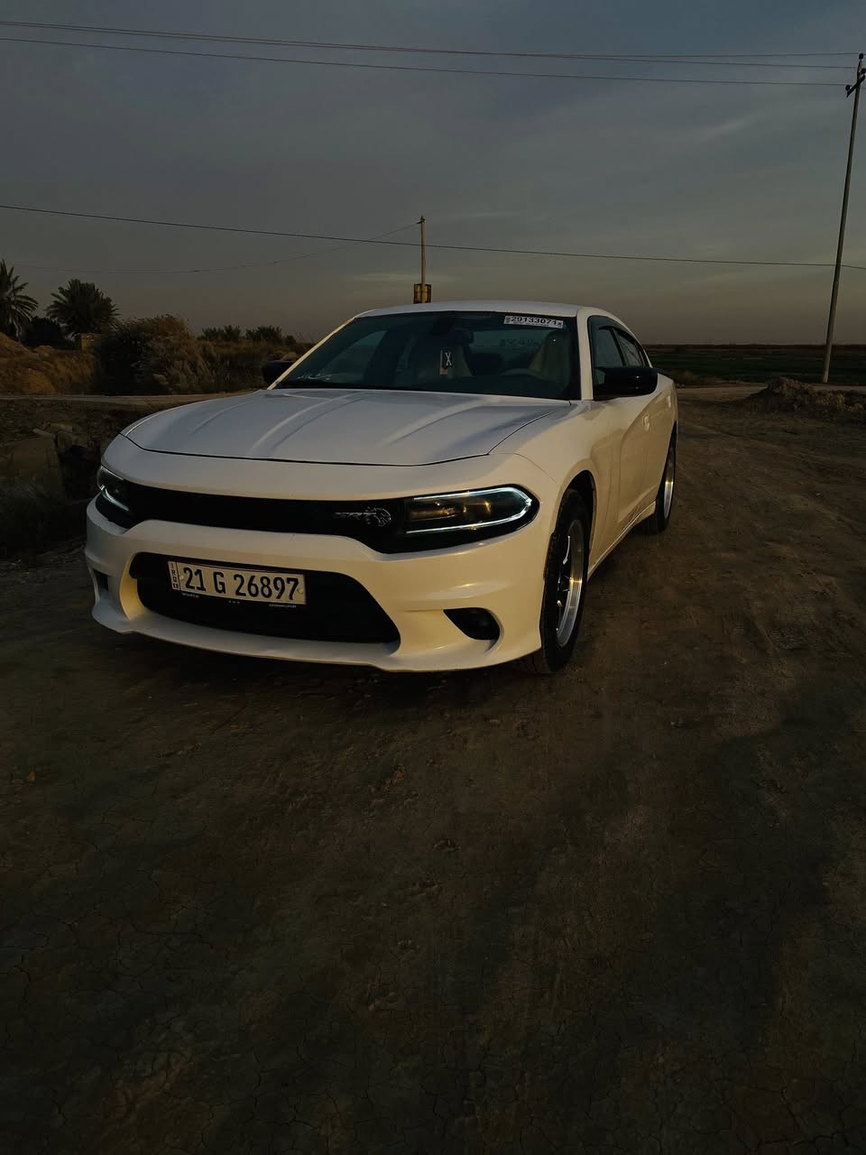 السلام عليكم جارجر 2016 وارد امريكي sxt للبيع رقم سليمانيه باسمي  ماشيه 97 وكسور السياره ما مشتغله خط حادثها  جاملغ امامي وربع الباب الامامي وباب خلفي مبدل للاستفسار اتصل*********** مكاني بغداد
