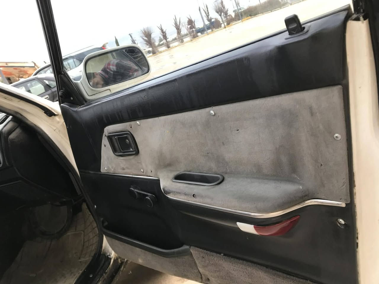 سەرەتا بە ناوی خوا
مازدا 1992 
گیرو مەکینە بە شەرت 
سەنەوی حاسیبە،بەشەرت 
دەعموو لیدراوی نییە 
سلایت 
گەرمی 
فلچەو ئاو فلچە 
ئیشارەت ولایت 
چوار تایەو ویل باشی لە ژیرە 
کامل کارەبایاتی ئیش ئەکات 
پیشو دوای کەپسە 
مەکینە 16 
بەنزین هەر ناخوات 
ماڵی دۆستە سەیارەکە 
سعری 10 وەوەقە و مجال برایانە
شوین سلیمانی 
*********** 
***********
