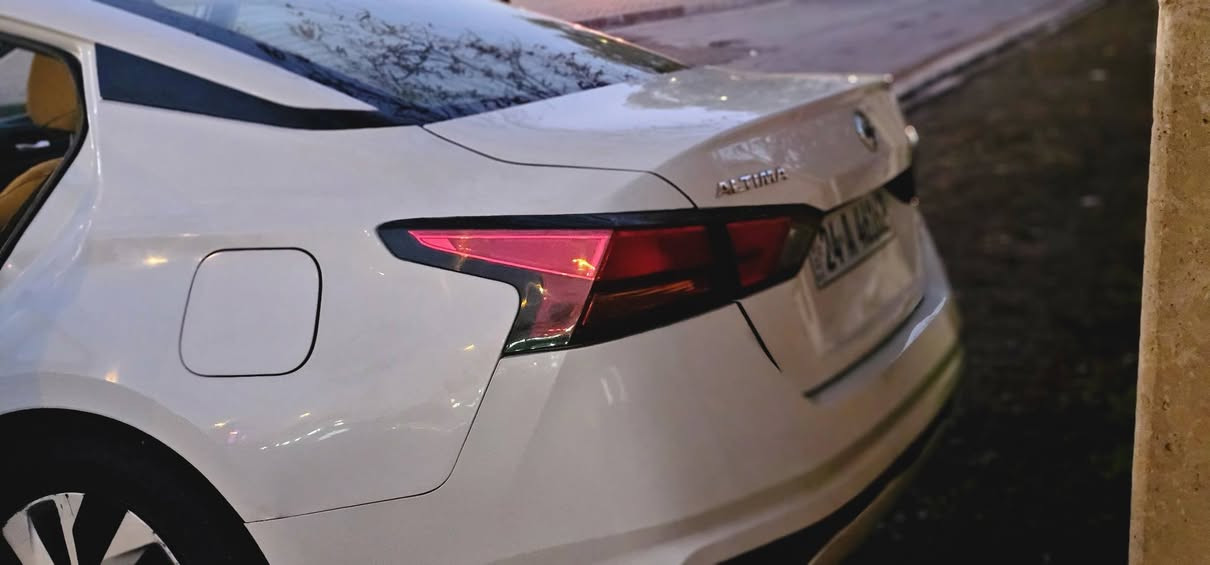 سياره نيسان التيما 2019 بيضاء مواصفات  رادار امامي كشن سائق كهربائى فقط بصمه تشغيل عن بعد سياره باسمي تحويل شرط بيه كوبون بنزين  مشية السياره 178 كيلو متر ضررها كارت بالبورد قدام جاملك اللى فوق التايه بى صبغ شرط لا 
 يربك ولا شاصي بدون  دواخل  يعني  وبيها الدوسات اللى جوا الباب مضروبات خفيف يعنى هزة وسنوية مالتها جديدة 2026 الاستفسار على رقم *********** او مرسلة الصفحة
