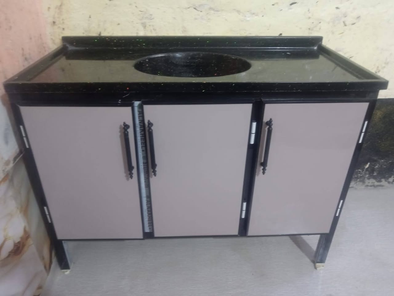 العنوان بصرة حيانيه اول الاين شارع القائد ***********
