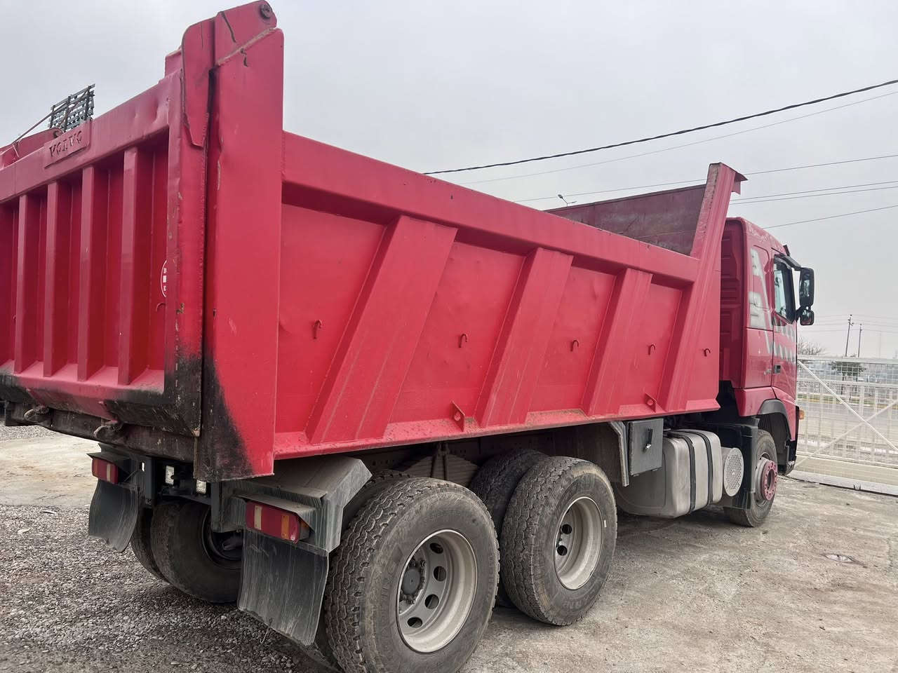 فالفو FH12 قلاب سكس ويل دبل قمارة 
موديل 2005 
رقم سليمانية  سنوية وهزأ وفحص جديد شرط تحويل 
بودي مايلر 
مجموعة شفت 
كير 3*3
حجم 460 

سعر 325 ورقة 
مكان سيارة بكركوك معرض وسام للسيارات الثقيلة
للاستفسار الاتصال على 

***********
***********
عدم مراسلة صفحة
