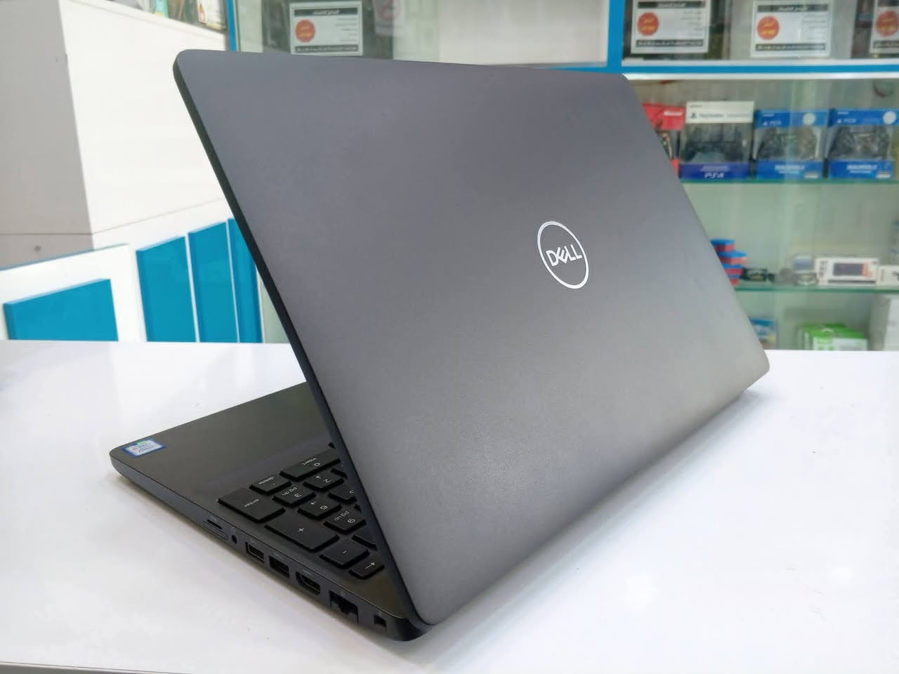 DELL 5500  Ci5جيل ثامن سلم حجم شاشة كبير 15.6 
 السعر ثابت 270 الف مع التوصيل المجاني والحقيبة 
.
مناسب للدراسة والبرامج المكتبية والطباعة والتصفح  نظافة عاليه جدا للتواصل *********** 
……………………
 المعالج Core i5-8 th  
 ذاكرة الوصول العشوائي (الرام) 8GB 
 التخزين( الهارد) SSD 256GB 
 مقاس شاشة 15.6  
 منفذ HDMI & TYPE C 
 كيبورد  عربي انكليزي
الرام و الهارد قابل للتطوير 
…………………………………
