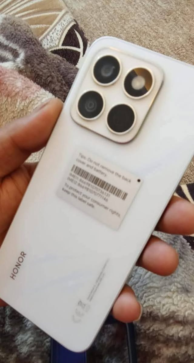 هونر x8c نضيف جداً
ذاكرة 256 بدون شخوط او ضربات 
بغداد الدورة سعره 220 
***********

