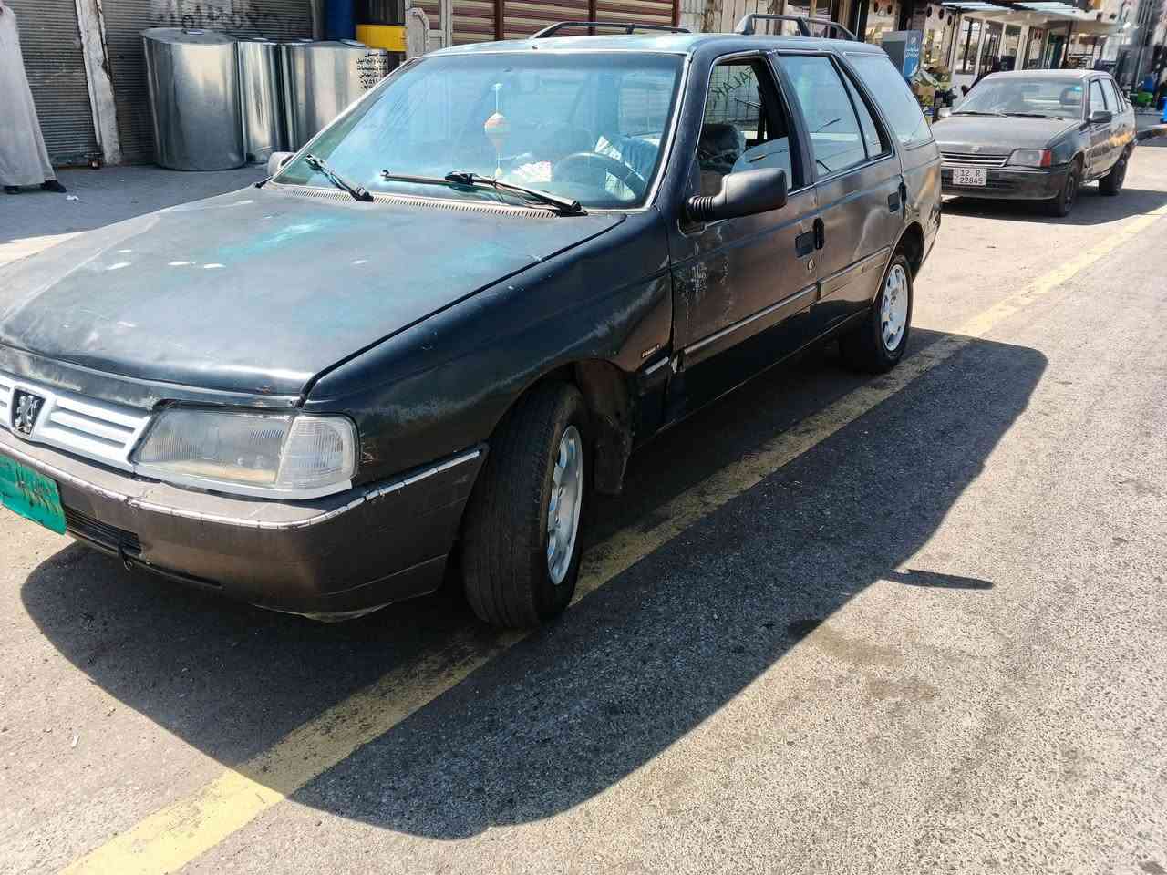 بيجو 405 مكينه بيها بدايه نفخ وايرمنيه شغاله سياره بدون صبغ بها تقحيم بيها تخيل كربون مال تخومه تعبان سياره شغاله شرط الوكاله.    ***********.     سعر 11

