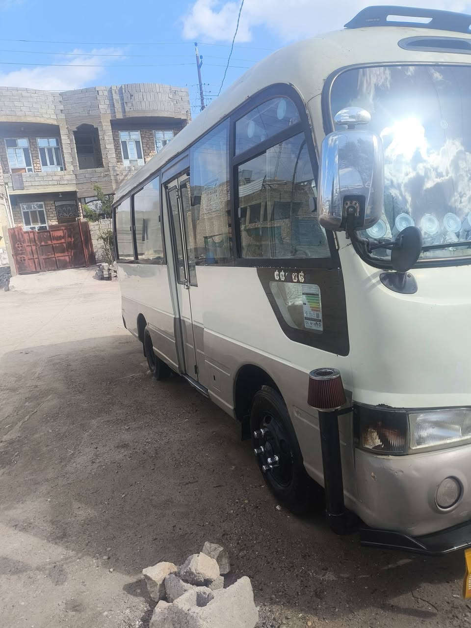 السلام عليكم كوستر هونداي ٢٠٠٣ البيع كير مكينه اكسن تخم تأير ولكدام جوبلس  تبريد ويه السويج  كهربائيات زوج باتريات جدد كله بشرط داخل دوشمه وبردات جدد ول كشر كدامك  مكان السياره رمادي السعر ٩٥ وبيه مجال حك الجيه الاستفسار عل رقم اني مكلف بنشر ***********
