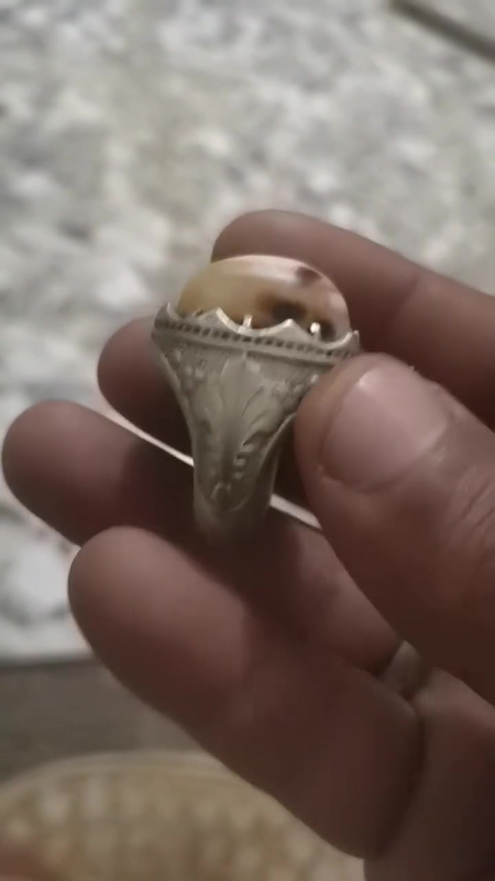 ألسلام عليكم خاتم اريد ابيعه فضه اصلي ختم 925) قيمه حك الله واخذه


**إذا كنت صاحب هذا الإعلان وتريد حذفه لأي سبب، رجاءا أرسل رسالة إلى الدعم الفني**