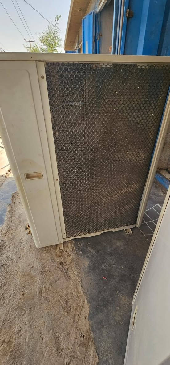 سبلت ميديا 5طن ثري فيز  مشتغل سنتين او اقل نظيف ابيع هالموجود ويا بس بواري بدون غاز 
مكاني تقاطع النهروان 
***********
***********
