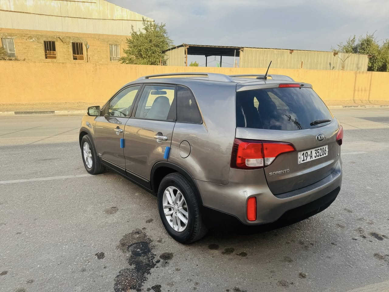السلام عليكم للبيع كيا سورنتو امريكي موديل 2015 حجم المحرك 6 سلندر  7 راكب السعر 145 ورقه وبيها مجال حادث جاملغ امامي وباب صدر والخلفي مبدلات نفس لون بدون صبغ   بدون دواخل  حداديه جديده امامي وخلفي  مكينه وكير مكفولات سياره جاهزه ماشيه ميل149 سياره كربلاء للاستفسار ***********
