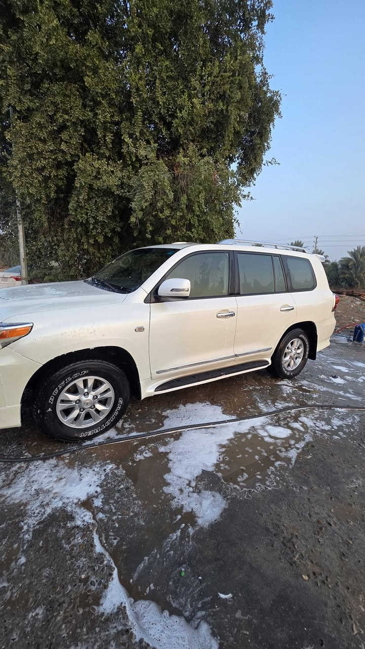 السلام عليكم لاندكروز ٢٠١١ ماشيه ١٦٤ الف السياره جاهزه تحويل مباشر كفاله سونارها موجود مكانه بابل مشروع المسيب ابوكيان *********** السعر ٣٣٠ ورقه وبيه مجال بسيط ملاحظة محدثه دعاميات مال ١٤
