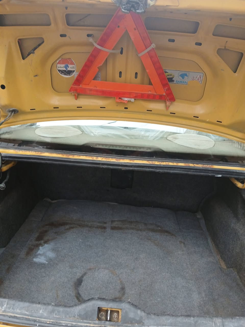 السلام عليكم سمند ١٢بدون صبغ وخياس وضربه مقفولة مكينه جديده كيرحداديه نضيفه جدآ بس بيه دوسات صبغ هيه غرامات مصفره سعره ٤٠ شراي يجي ويدلل مكان بلديات ***********
