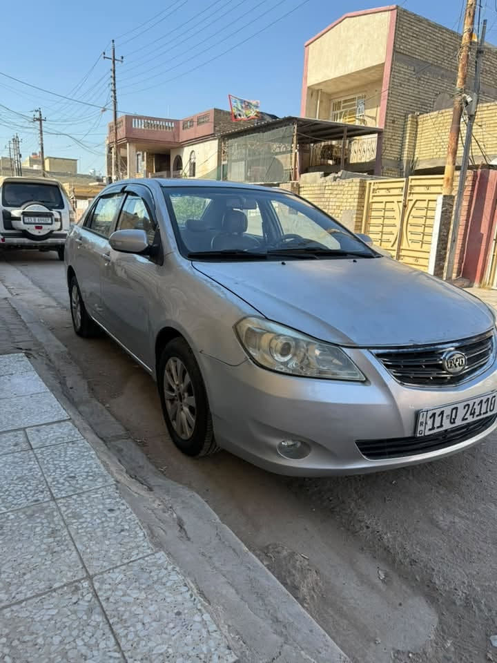 السلام عليكم BYD.  G3 2013   كير اوتو المرغوب ماشيه 125 فقط كير ومحرك مكفولات حتى من الفتح  مكفوله من ضربه وصبغ وتبديل وجراد بيها شي كلش بسيط جراد بل تكمه يعني خيال الباقي مكفول من الجراد وبيها طخة بسيطة بكرن الجاملغ الخلفي وصلحه على كدها فقط رقم بغداد انكليزي بسمنا تحويل مباشر صدر تخم تاير تبريد باتري كله جديد سنويه جديده هزه جديده سياره فول مواصفات كير اوتماتيك كيرها مكفول من كلشي سياره مابيها نقص وكامله من النقص حلوه ومرتبه ومابيها جراد مابيها خياسات  وجاهزه على اخر حبايه مكاني بغداد سعرها 50 وبيها مجال حك الجيه رقمي
***********
