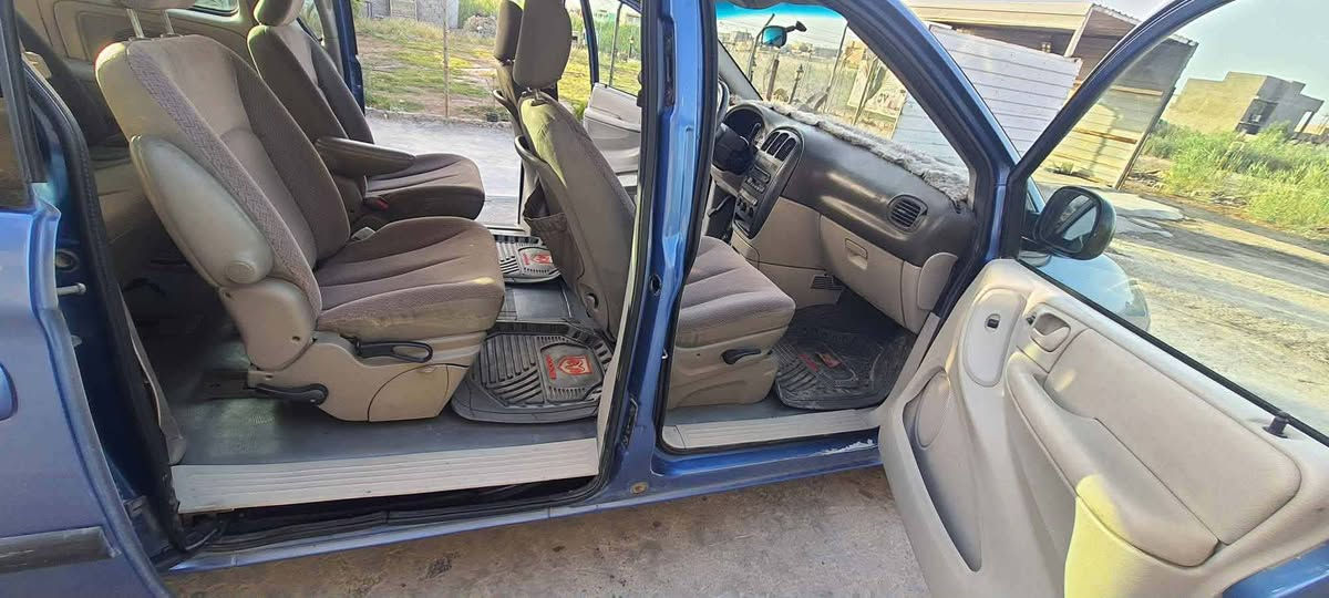 السلام عليكم دوج كرفان موديل 2007 رقم انبار مميز 7 راكب مكينه المرغوبه 3300 مكينه كير صدر تبريد تدفئه كله جديد بيهه مكانان ابيع احزام وحالين بيهه طختين يرادلهن تسويهن وبشرط تحويل للبيع السعر 70 سريع بسبب الحاجه نزلت سعرها  سيارة حلوة مكاني بغداد وهذا رقمي للاستفسار *********** ابو عزوز
